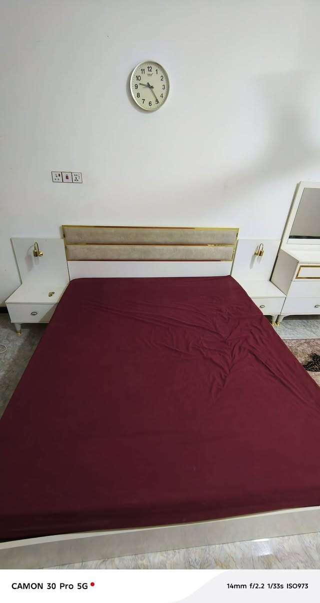 السلام عليكم  غرفة تركي استخدام قليل كلش مابيهاا اي خلل جاهزه ومرتبه هيه والفراش مالتهاا هم جديد ونضيف بعده بجيسه الدوشك.... اي استفسار ع واتساب او اتصال ع رقم ***********
خاص ما متواجد
