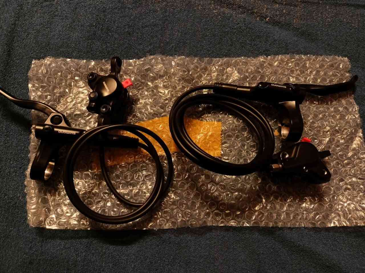 متوفر بريكات
لون مميز ذهبي 4 بستن 💛 السعر35 مع زوج اقراص 
و شيمانو MT200 السعر 25 
سعر ثابت متوفر توصيل جميع المحافظات 
رقم الهاتف:***********
