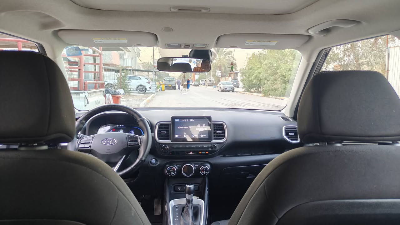 السلام عليكم
هيونداي فينو 2024 وارد امريكي كلين 
بدون صبغ و بدون بارد و بدون طخة 
حادثها فقط سرقة دخلت زيرو مماشية 
مغلفة حماية PPF جاملغات امامية و  بنيد
و دعامياتها وياها و غراض كلها إصلية مازداد إصلية تفصيخ 
مواصفات فتحة بصمة تشغيل عن بعد كامرة خلفية تحكمات استيرن دركة خياط رادار امامي خلفي جانبي قيادة ذاتية 
حاليا ماشية 7000 مكانها بغداد حي القاهرة 
السعر 153
***********
