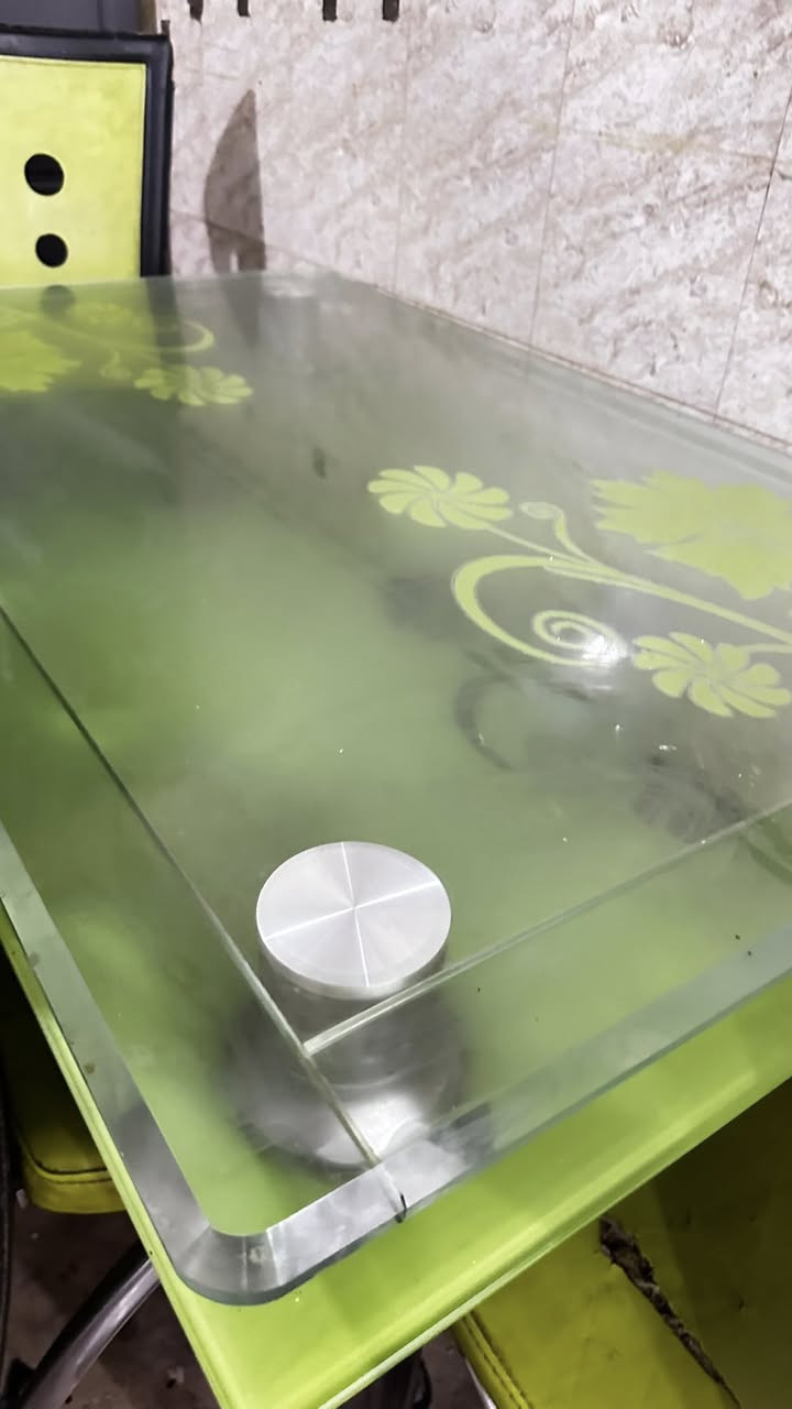 ميز طعام للبيع ***********
السعر115
