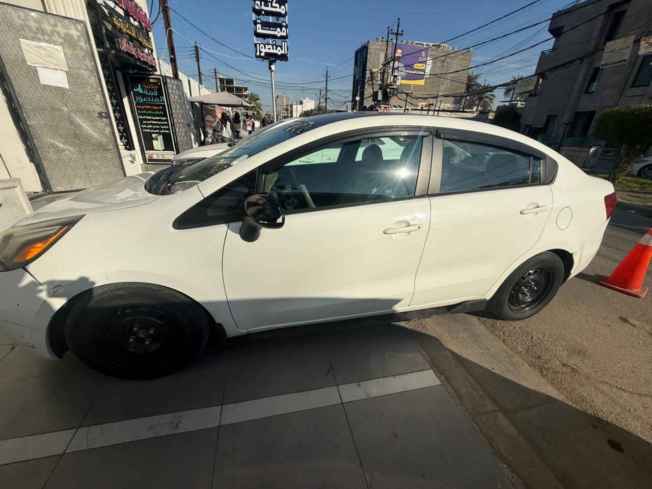 كيا ريو موديل ٢٠١٥ وارد امريكي السياره خير من الله مال طالب حادثه خلفي ماوصل للحوض ماشيه ٦٦٠٠٠ السياره مكانه المنصور  الداودي 
السعر شده وبيه مجال للطيبين 
للاستفسار ***********
10000$ بغداد, العراق
