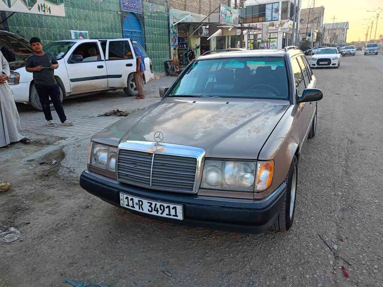 للبيع مارسدس دب ستيشن مكفوله من الضربه والخياس قواعد دبل والصبغ جارد حداديه جديده تبريد شغال موديل 1992 مكينه بلاد اربعه سلندر نوزل كرهبائي للاتصال *********** السعر 60
