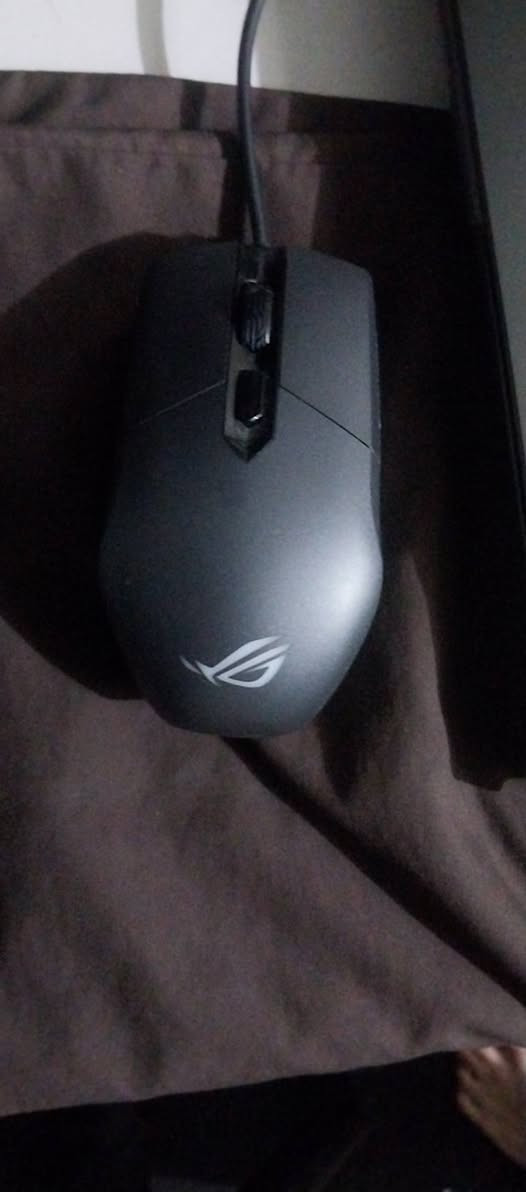 السلام عليكم
لابتوب ROG STRIX G16 نضافة 100%

Intel Core i7-13650HX
الأنوية: 14 نواة
المسارات: 20 Thread 
التردد: 5.0GHz 
وحش بالمعنى الحرفي 

الرامات 16GB النوع DDR5
السرعة : 4800 MHz

كرت الشاشه RTX 4060 8GB V RAM
ياكل الألعاب وهو حاط رجل على رجل 

حجم الشاشة 16inch 
سرعة 165 هيرتز

تخزين 1تيرا M.2 

كيبورد مكيانيكل 
ماوس اسوس روج الأصلي 
مع جميع الكراتين الي جتي وياه 
للبيع بسعر مليون وتلثميه وخميس 
*********** متوفر واتساب 
مكاني بغداد ويتوفر توصيل
