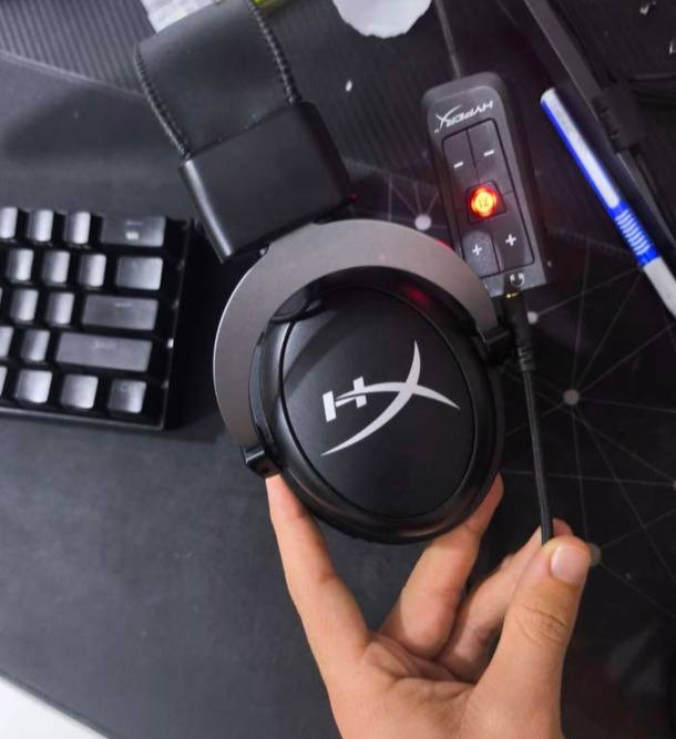 للبيع (أو مراوسة مع لابتوب) PC Gaming شبه جديد مع كامل الملحقات 🔴
🖥️ مواصفات الجهاز:
 • CPU: Intel Core i5-12400F
 • GPU: NVIDIA RTX 3060 12GB
 • RAM: 16GB DDR4 3600MHZ G.SKILL
 • Storage: SSD NVMe 256GB + 1TB HDD
‎ • النظام: Windows 11 أصلي
‎ • الحالة: استخدام قليل جدًا ( شهرين) – نظيف 100%

‎🎮 الملحقات المشمولة مع الجهاز:
 • 🖱️ ماوس جلوريس اصلي glorious model I / glorious model o
 • 🖥️ شاشة Samsung G7 27 إنچ مقوسة
 • دقة 2K (2560×1440)
‏ • 240HZ QLED
 • كيبورد + باقي التوصيلات كاملة (سماعة كلاود 2 هايبر اكس، والمايك كوادكاست HyperX cloud 2, hyper x QuadCast)

✅ الجهاز قوي جدًا للألعاب الحديثة، التصميم، والمونتاج
✅ لا مشاكل، لا صيانة، لا حرارة
✅ جاهز للتجربة عند الاستلام

💰 السعر المطلوب:
👉 1,550,000 دينار عراقي (قابل للتفاوض البسيط)

للتواصل واتساب *********** 
📍 المكان: البصرة
