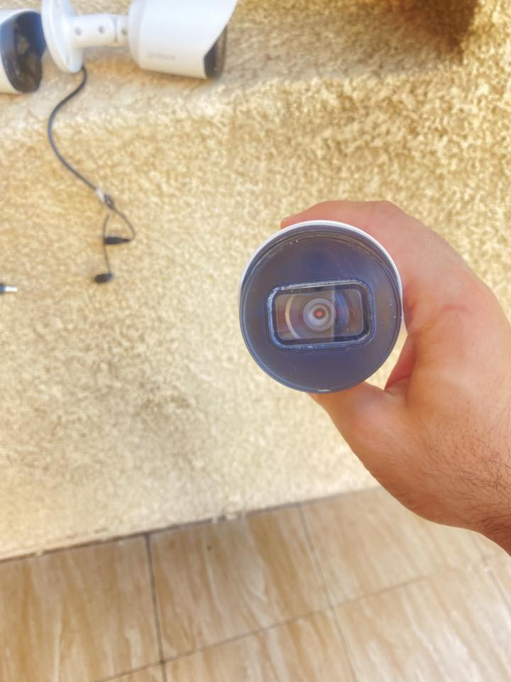 السلام عليكم ..سستم كامل متكون من اربع كاميرات الداهوا نوع بوليت وكذلك DVR تسجيل اسبوع كامل نهاري ليلي..بسعر مناسب للاستفسار مراسلتنا واتس اب ع الرقم ***********
