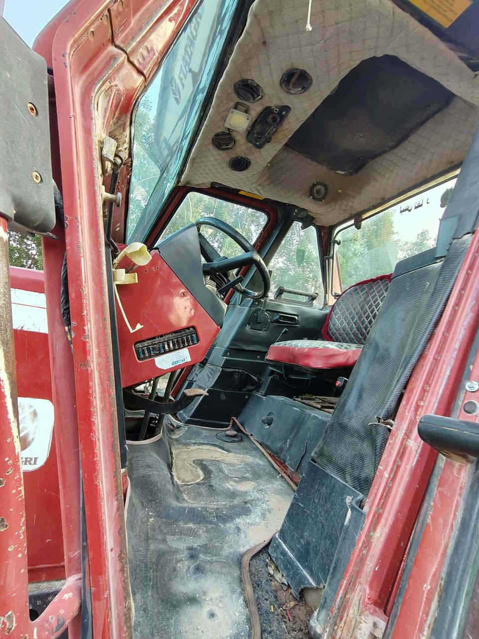 اسلام عليكم ورحمه الله فيات ١٣٠ البيع مكينه جاهزه الشغل مانقصه اي شي مكانه واسط رقم  واسط السعر ***********
