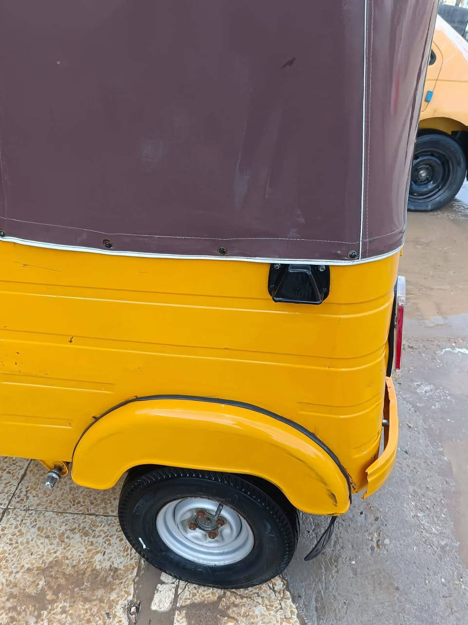 السلام عليكم تكتك للبيع موديل 2020,30,12التكتك مكفوله من الصبغ والمعجون السعر 7300وبيه مجال للشراي العنوان بغداد الحبيبيه للستفسار اكثر الاتصال على الرقم ***********
