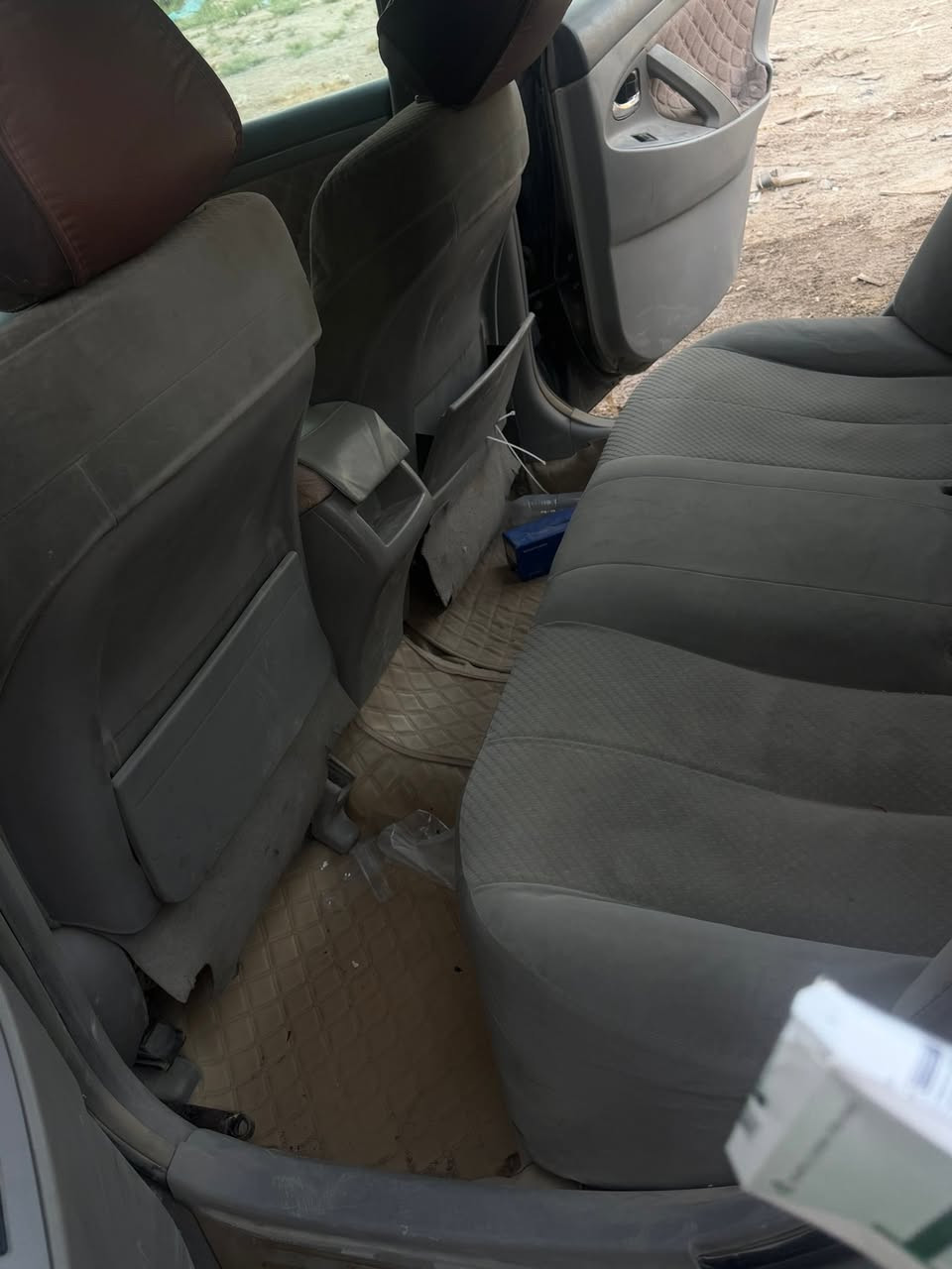 كامري موديل ٢٠٠٧
كير بي تئخير بالنمره 
مكينه بيهه تبخير بسيط 
مصبوغه عام جماليه 
حادثهه جاملغ المامي جهت سايق 
سعرهه٧٠ وبيهه مجال

***********
