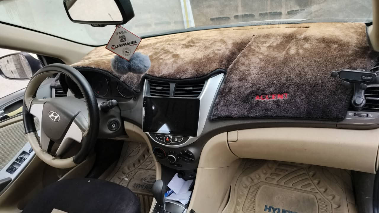 سلام و علیکم 
ئەکسنتی دەمار مۆدێل 2011 
سەنەوی تازە تا مانگی ۱ ی 2029
گێر و مەکینە بەشەرت . تەحویل و سەنەوی و دار و بەرد بەشەرت
چوار تایە تازە . تەقە و ڕەقەی نیە 
یەک دەرگار تەنها سبووغە و بێ معجون و ناو گردن 
سەقفیشی کەمێک حالوبی هەیە و شکڵشی زۆر جوانە 
ئەو سەیارەیە بێ شۆردن داگیراوە و کەمێک خۆڵی پێوەیە ئەنا زۆر جوانە شکلی . ناونیشانم لە کەرکوکە 
سعری 96 وەرەقە و کەمێک مەعمەلە . 
ژ.م ***********
ژ.م ***********
هی دەستی خۆمە و یەک چرکە و عەتەڵم تێ نەهێشتوە 
تکایە کریار نیت تەلەفوون مەکە .
