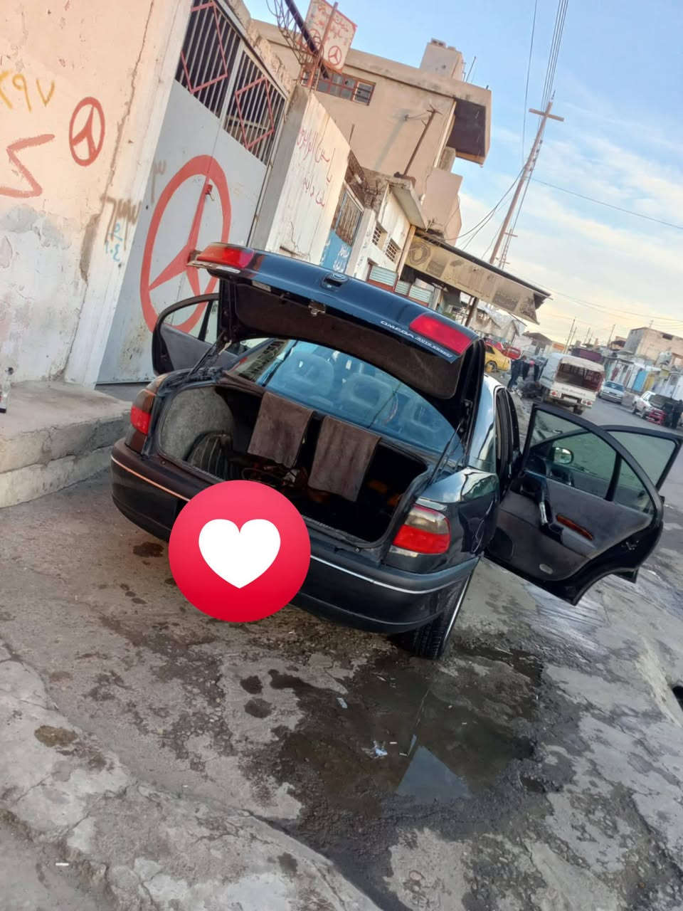 السلام عليكم  اوميكا بزون موديل 94 فول والحد على واحد مكينه 20 مكينه وكير شرط رقم نينوى دولي بسمي 
مبدل سستم ومصبوغ الصقف والجاملقات جماليه 
سياره جديده مال بيت مكان السياره موصل اجانب الايمن حي العامل السعر 43 وبيها مجال بصيط *********** بي وتس اب ***********
