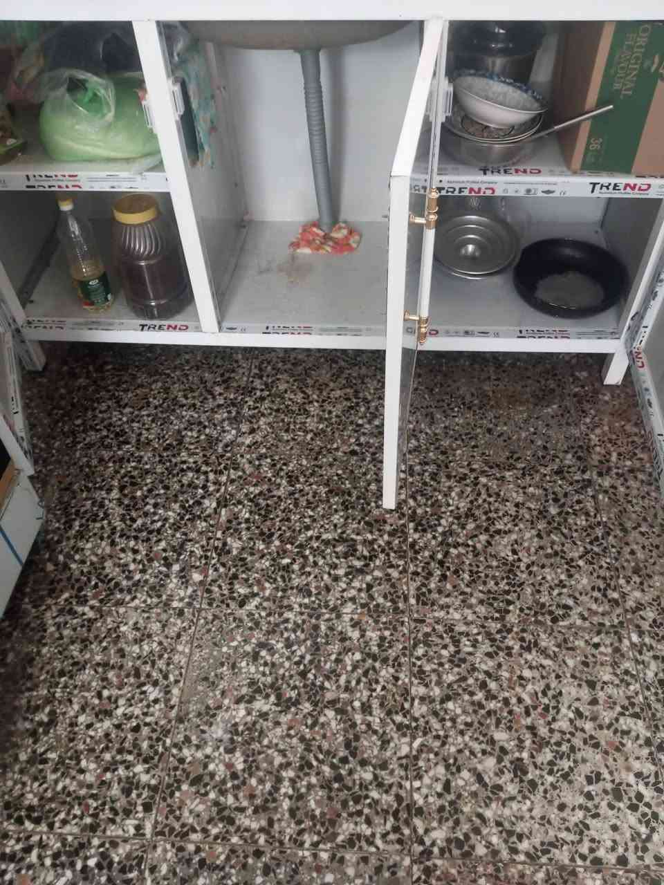 مبرده جديدهة ستعمال شهرين ب٢٥٠ بيهة مجال سنك فقط  مرمر ب١٣٠ بي مجال الوكر ويصر جزامه ب٢٠ طباخ ب١٣٠ كزاز وعين ليزر كهربايه  بي ضمان سنتين ميز طعم ب٥٠ بي مجال بدون كراسي رقم او خاص ***********
