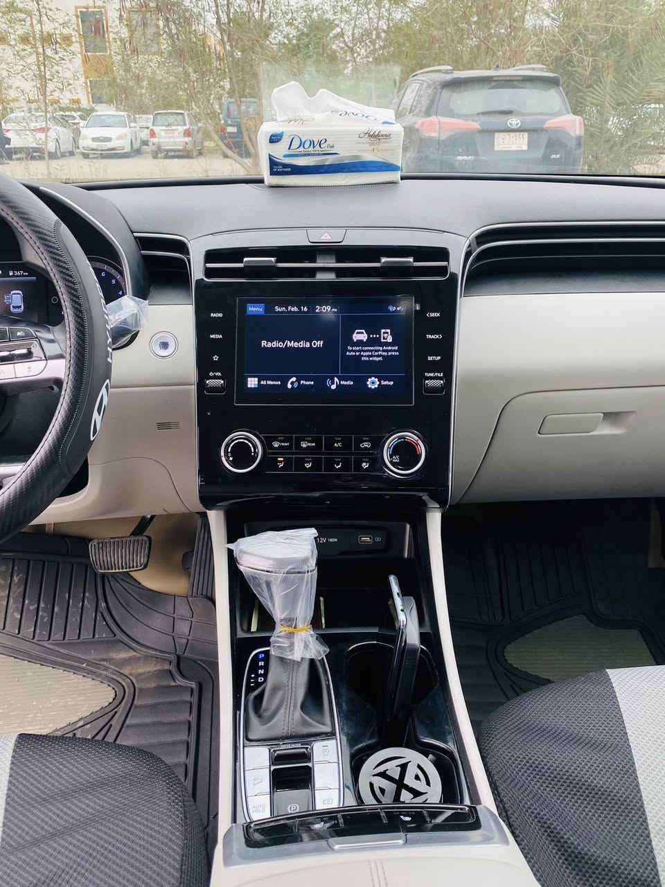 السلام عليكم 
توسان 2022 SEL وارد امريكي رقم اربيل انكليزي  حادثها جاملغ ايسر مبدل موضح بالصور و بيها بارد بالجاملغ الخلفي و حافة البنيد و شي بسيط بحافة الباب  ايرباك ستيرن فقط طاك والباقي كلة سليم 
السيارة ماشية  65 ميل  جاهزة بدون نقص كير محرك كفالة صدر جديد تبريد ثلج 
مواصفات السيارة : 
محرك 2500
3 انظمة قيادة نورمل-سمارت-سبورت 
بصمة تشغيل و ابواب
كشن السايق كهرباء
تدفئة بالكشنات
قيادة ذاتية 
لدات امامي خلفي
شاشة كار بلي
كاميرا خلفية
ترحيب عند الاقتراب 
مدخل شاحن امامي 2 وخلفي 2
رادارات امامي خلفي جانبي
تبريد قطعتين
هاند بريك بصمة 
نظام اطفاء ذاتي
نظام اوتو هولد 
تشغيل عن بعد 
نظام نزول منحدرات
تحكمات ستيرن كاملة
درايف مود
و باقي التفاصيل معروفة و كلشي واضح بالصور
السعر  175 ورقة و بيها مجال  
مكان السيارة : بغداد الدورة
للأستفسار : ***********
