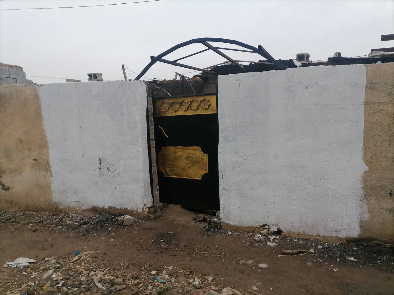 يا الله السلام عليكم بيت للبيع بالتجاوز بغرفتين كبار ومطبخ وحمام مكانه بالزعفرانيه شارع المستشفى يم المرجه مال الفلسطينيين مظاهره بالتجاوز سعر 5500 السعر خمس ملايين ونص وش الراي يدق علي لو على الرقم لو على الواتساب ***********
