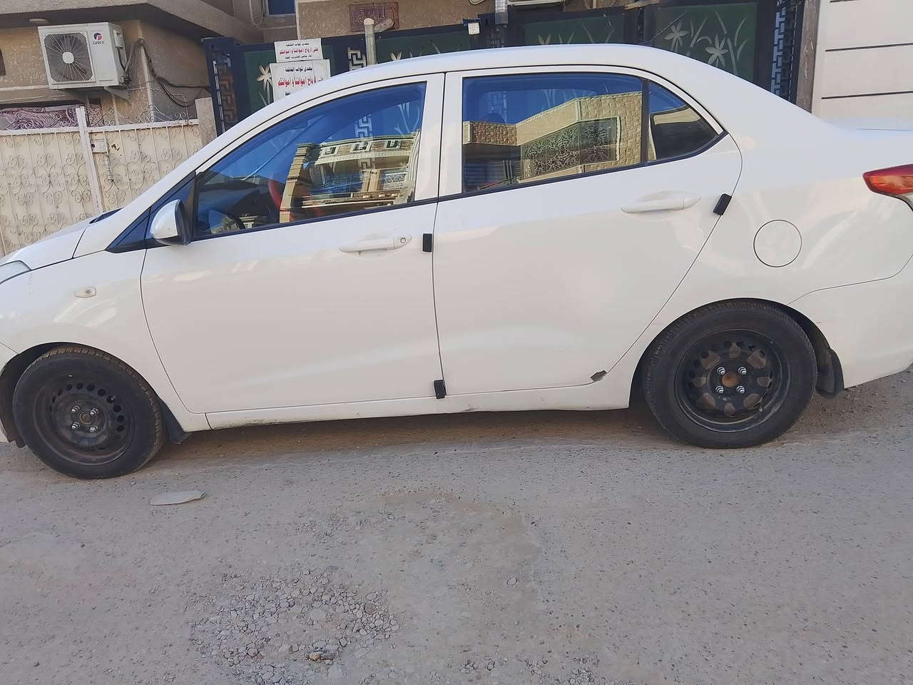 السلام عليكم هوندي  i10كراند
2016 خليجي محرك قطرتين 
ايبي اس نضام ايكو  تبريد ثلج 
بانزين عادي 
رقم جديد سنوية جديدة اي نقص مابيها 
رايدها 92 
المكان حي القاهرة كلية الرافدين طب الاسنان 
رقم الواتساب *********** 
اللهم صل على محمد وال محمد
