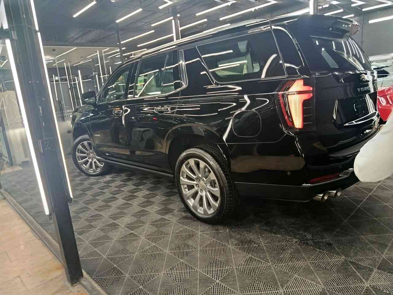 السلام عليكم تاهو بريمير 2025 اسود مغلف ppf ماشية 3 آلاف زيرة صار خلل بل الكير وجبنالهة كير وشديناه بل الشركة بعدها بل الضمان رقم بغداد ب اسمنة *********** مكانهة بغداد السعر 73 الف دولار
