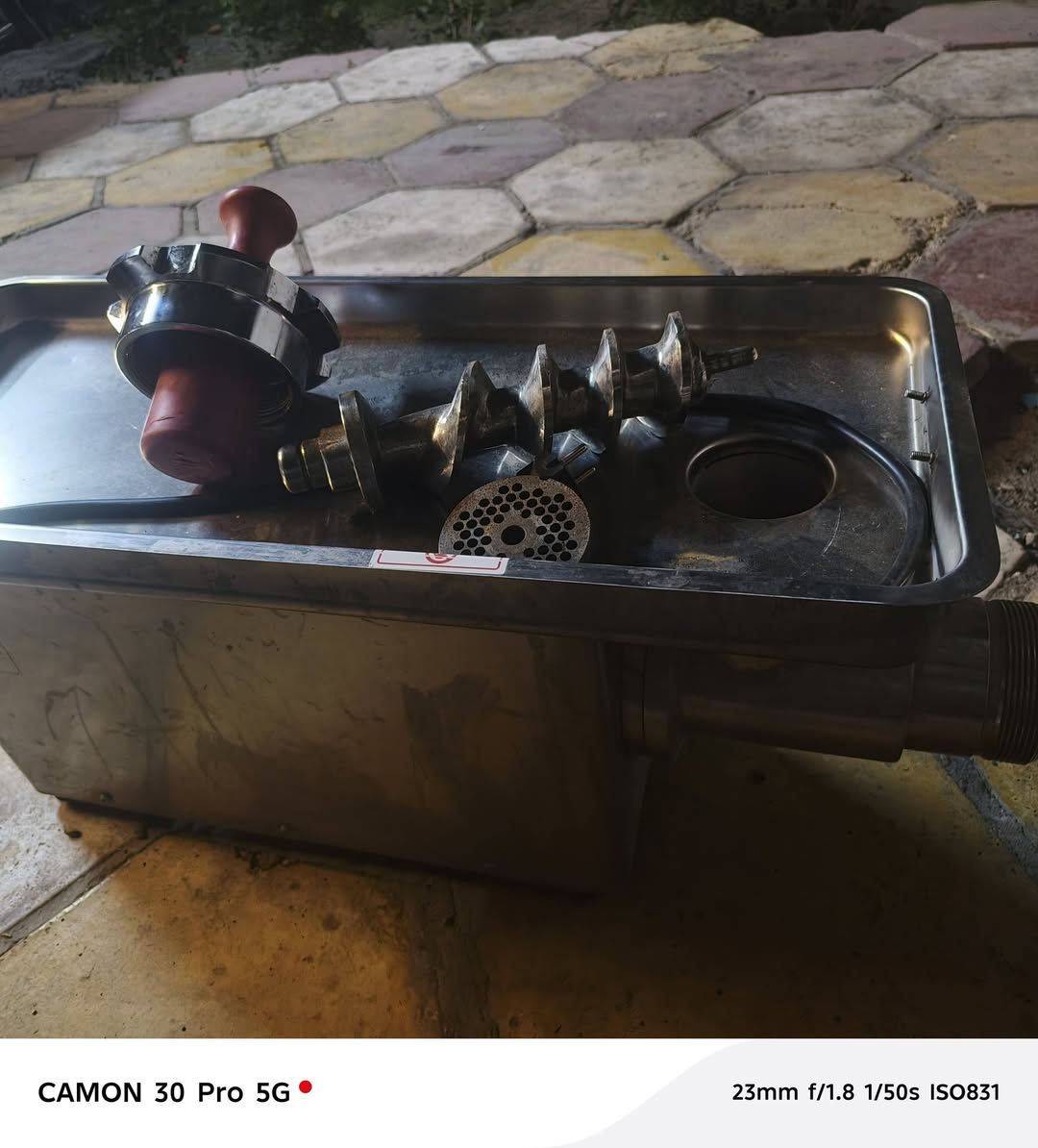 مكينه مال لحم حجم 32 اكبر حجم 4 حصان تجي سنكل  مو ترفز هيه ومعداته كامله بعده بحالت الوكاله نضيفه مستخدمه جدا قليل بيه نضام طوارئ 220 فولت سعر خاص 
***********
***********
