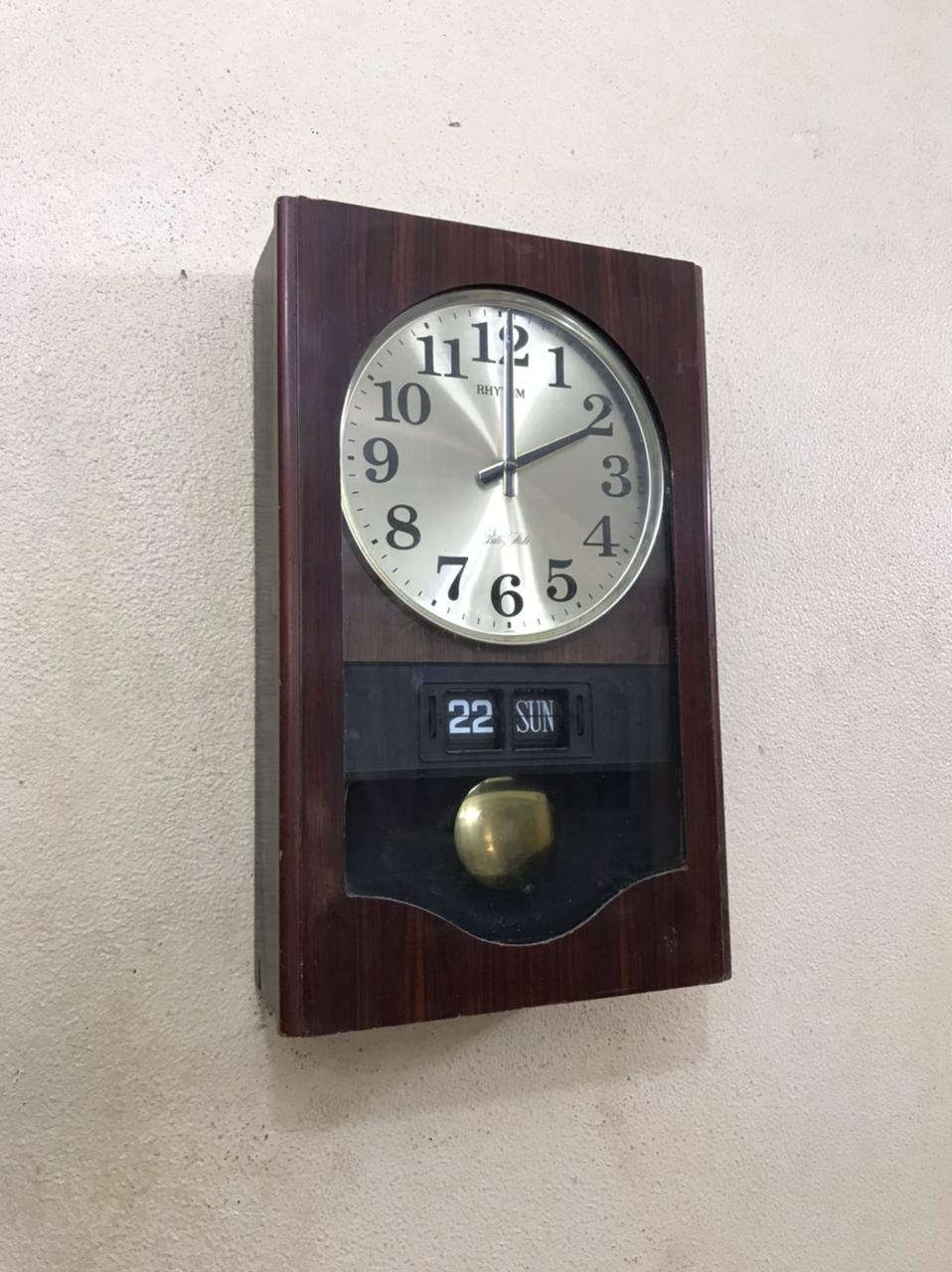 ساعه حائط ريتم ياباني حجر فابريكا زيرو  شغاله لم يتعمل لها اي صيانه للتواصل
01200447428
01011385187
 #أنتيكات
#تحف_قديمة
#VintageDecor
#ClassicStyle
#زمن_جميل  #ساعة_قديمة
#ساعة_بندول
#Clock
#VintageClock
#من_الزمن_الجميل


**إذا كنت صاحب هذا الإعلان وتريد حذفه لأي سبب، رجاءا أرسل رسالة إلى الدعم الفني**