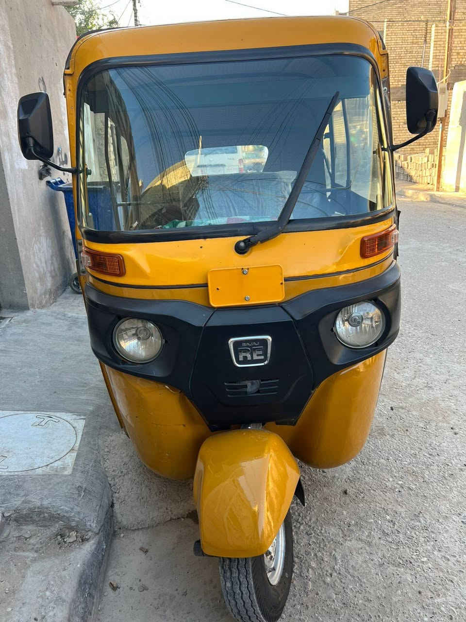 السلام عليكم
للبيع
تكتك موديل ٢١ شهر /٣ مرقمه رقمها بغداد سنويه جاهزه رقم نكليزي جاهز تحويل ثاني يوم تكتك نضيفه تخم تايرات جدد بس دوسات معمره فقط البقيه كله نضيف تكتك لونين مثل ما موضح بل صوره 
عارضها ٨ ملاين وبيها مجال 
العنوان /بغداد العبيدي 
رقم الهاتف/***********
ما متواجد على الفيس فقط اتصال
