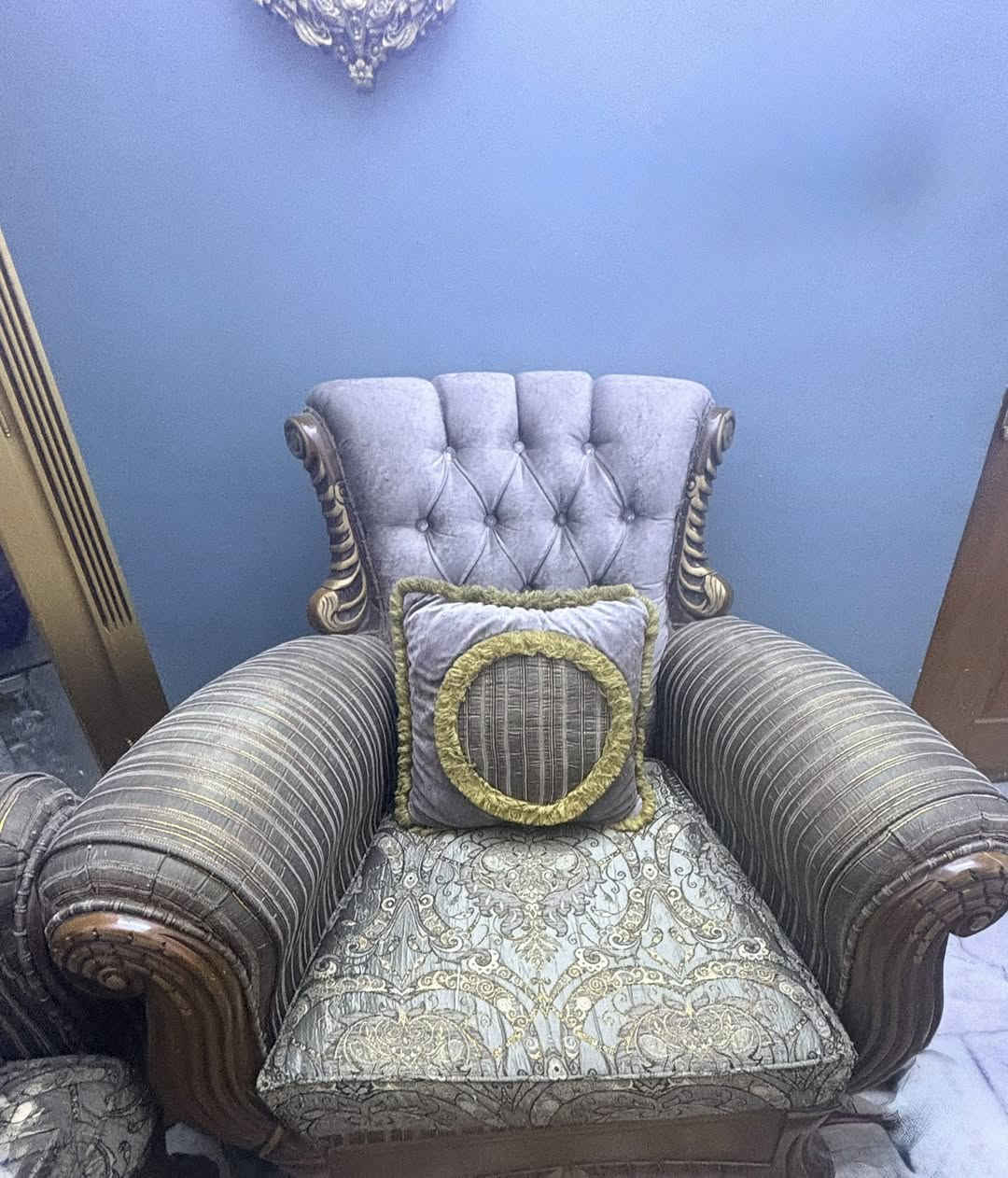 تخومة  قنفات 10مقاعد للبيع العدد ثنين الاول الزيتوني صناعة تركية خشب زان مع أربع طبلات و كراسي/ و الثاني الازرق  هم تركي مودرن حديث 
سعر الزيتوني:550مع الطبلات و الميز
سعر الأزرق :650
العنوان:بغداد حي العامل دور النفط
باقي التفاصيل خاص أو الاتصال على الرقم ***********
