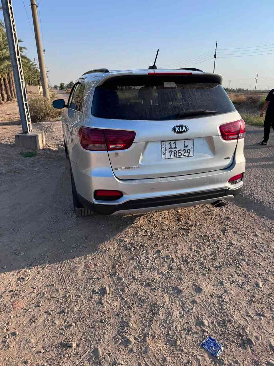 سورنتو للبيع موديل 20 بصمه 7 راكب 6 سلندر 3 قطع تبريد رقم بغداد للتواصل *********** سعر 185 وبيهه مجال

