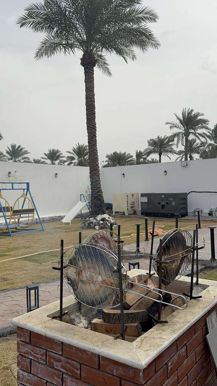 شاليه هلا وغلا 🏀🎢🎆
■غرفتين نوم وصالة ومطبخ وصحيات 
■مسبح للكبار 
■مسبح للصغار 
■العاب للصغار وللكبار 
■حديقة كبيرة  
■ادواة للشواء ومكان شوي كامل 
■جلسات خارجية 
■كراج داخلي 
■كهرباء ع مدار 24 ساعة 
■انترنت مجاني مفتوح 

■يرجى الالتزام بالشروط :
●ممنوع التأجير المختلط للشباب والبنات 
●ممنوع ادخال الخمور ومكبرات صوت الموسيقى 
●اذا كانت عائلة سيتم التأكد من رقم الهوية العائلي 
●غير مسؤولين عن اي حادث عرضي او غرق  
●يرجى المحافظة على نظافة المكان والممتلكات
● في حال عدم الالتزام بالشروط اعلى سيلغى الحجز ولا يسترجع المبلغ المدفوع.
 
الشفت الصباحي 8 صباحاً إلى 6 مساءاً السعر 150 الف 
الشفت المسائي من 8 مساءاً إلى 6 صباحاً 
السعر 150 الف 
اليوم الكامل من 8 صباحاً إلى اليوم الثاني 6 صباحاً
السعر 300 الف 
ايام الخميس والجمعه 
سيكون سعر الشفت 200 الف 
للاتصال *********** 
العنوان بغداد الراشدية قرب الجزيرة السياحية
