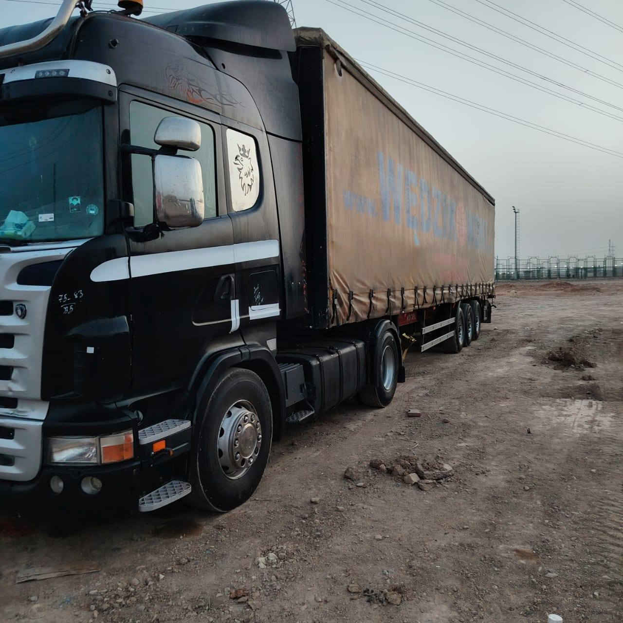 سكانيا 2006 للبيع مربوطه قلاب السعر 160 وبها مجال،***********,
