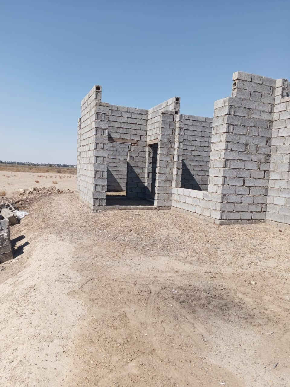 بيت للبيع مساحه 350 متر شارع 10 متر الشهابي خلف معمل السمنت الفلوجه عقد زراعي السعر 13 مليون وبيه مجال الهاتف ***********
