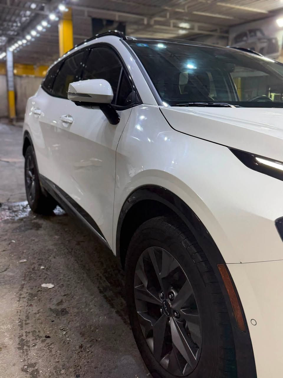 🚗 كيا سبورتج 2025 فئة EX (للبيع) 🚗
السلام عليكم أخوان.. للبيع فقط (ما أراوس)
السيارة كيا سبورتج موديل 2025، فئة EX [خليجي ضمان الدولية / أو وارد أمريكي]، بحالة الوكالة وجديدة بمعنى الكلمة.
📌 تفاصيل السيارة:
• الممشى: 17000 ألف كم فقط.
والسنوية جديدة وجاهزة للتحويل مباشرة.
🌟 أبرز المواصفات (فئة EX):
• شاشة رئيسية كبيرة قياس 12.3 بوصة تدعم Apple CarPlay و Android Auto.
• بصمة تشغيل وبصمة أبواب مع ميزة التشغيل عن بعد.
• سقف بانوراما بالكامل.
• مقعد السائق كهربائي مع دعم للظهر.
• حساسات أمامية وخلفية مع كاميرا دوارة عالية الدقة.
• شحن لاسلكي للهاتف + منافذ Type-C خلفية.
• أنظمة أمان متطورة: رادار جانبي، مانع انزلاق، ونظام تحديد المسار.
• تبريد قطعتين ثلاجة.
🛡️ حالة البدن والكفالة:
• السيارة جاهزة بالكامل من كافة النواحي، 
💰 السعر والاتصال:
• السعر المطلـوب:245 $ (وبيها مجال بسيط للشراي الطيب).
• مكان السيارة : بغداد
• للاستفسار والاتصال:***********
(الرجاء الشراي يتصل، والي يريد يكسر بالحلال لا يعلق. السيارة جديدة وتستاهل وبيها ضربه بل باب مال سايق موضحة عدكم بل صورة وترا السيارة اعلى فئة فئة ال EX وارد امريكي اليريد رقم شاصي يدزلي ويدلل ماعندي صور الحادث )
