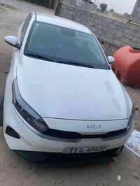 كيا سيراتو 2024   خليجيه  مكينه 2000 السياره ماشيه ٩٥ الف  السياره بدو...