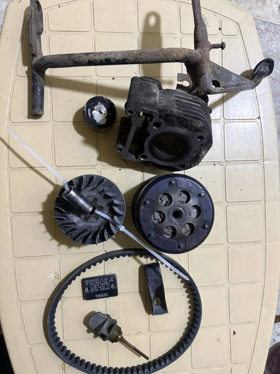 غراض تفصيخ عدله
كلج امامي نضيف 20 الف

كلج امامي نص عمر 10 الف

كلج خلفي وبي سبرنكة رياضي 20 الف

قايش اصلي رمبه 10 الف 

ستاند وسط بدون سبرنكة 7 الف 

بوشه وبستم اصليات نضيفات 25 الف 

قبغ عمبار 8 الف 

قطره دهن 5 الف 
كابريتر 15 الف

العنوان بغداد حي الاعلام ماعندي توصيل 

***********
