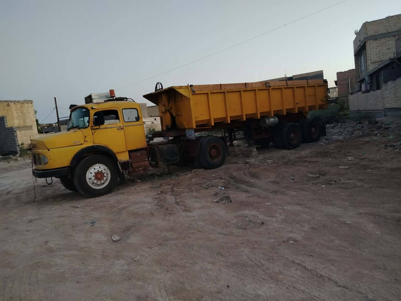 اقجم البيع نساف موديل 82رقم انبار انكليزي راس وعربانه ***********/***********/السعر 225ورقه وبيه مجال
