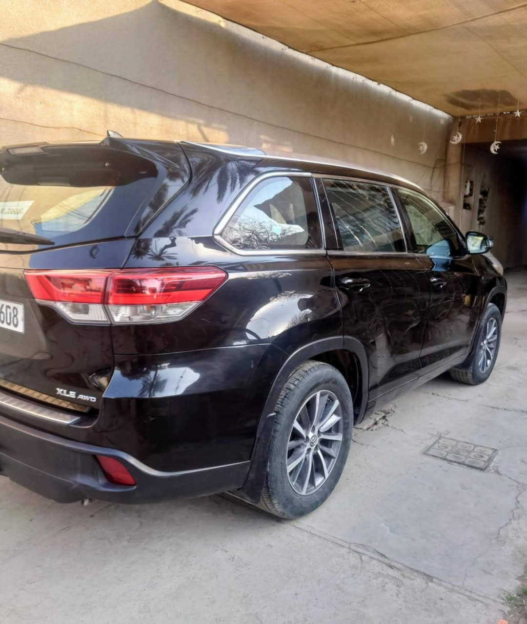السلام عليكم
تويوتا هايلندر 2018 AWD  XLE  
رقم بغداد باسمي 
ماشية السيارة 82 الف ميل 
فول موصفات 1/1
السياره فور ويل درايف
_ رادار 
_نقطع عمياء 
_مثبت سرعة 
_محرك 6 سلندر 3500 
_فتحة سقف
_جلد 
_كشنات كهرباء 
_كشنات تدفئة 
_بردات ابواب 
_جنطه كهرباء 
_ويل كروم 
_7 راكب 
_كشافات 
_تحكمات مقود 
_شاشة - كامرة 
_بصمة ترحيب  
_ماشية 82 الف ميل 
حادث امريكيا فقط بنيد 
وباب كلير طلع من امريكيا
صور الحادث ناشرها 
السعر 253 ورقة وبيها مجال 

مكان السيارة بغداد الغزالية  

رقم تلفوني ***********
