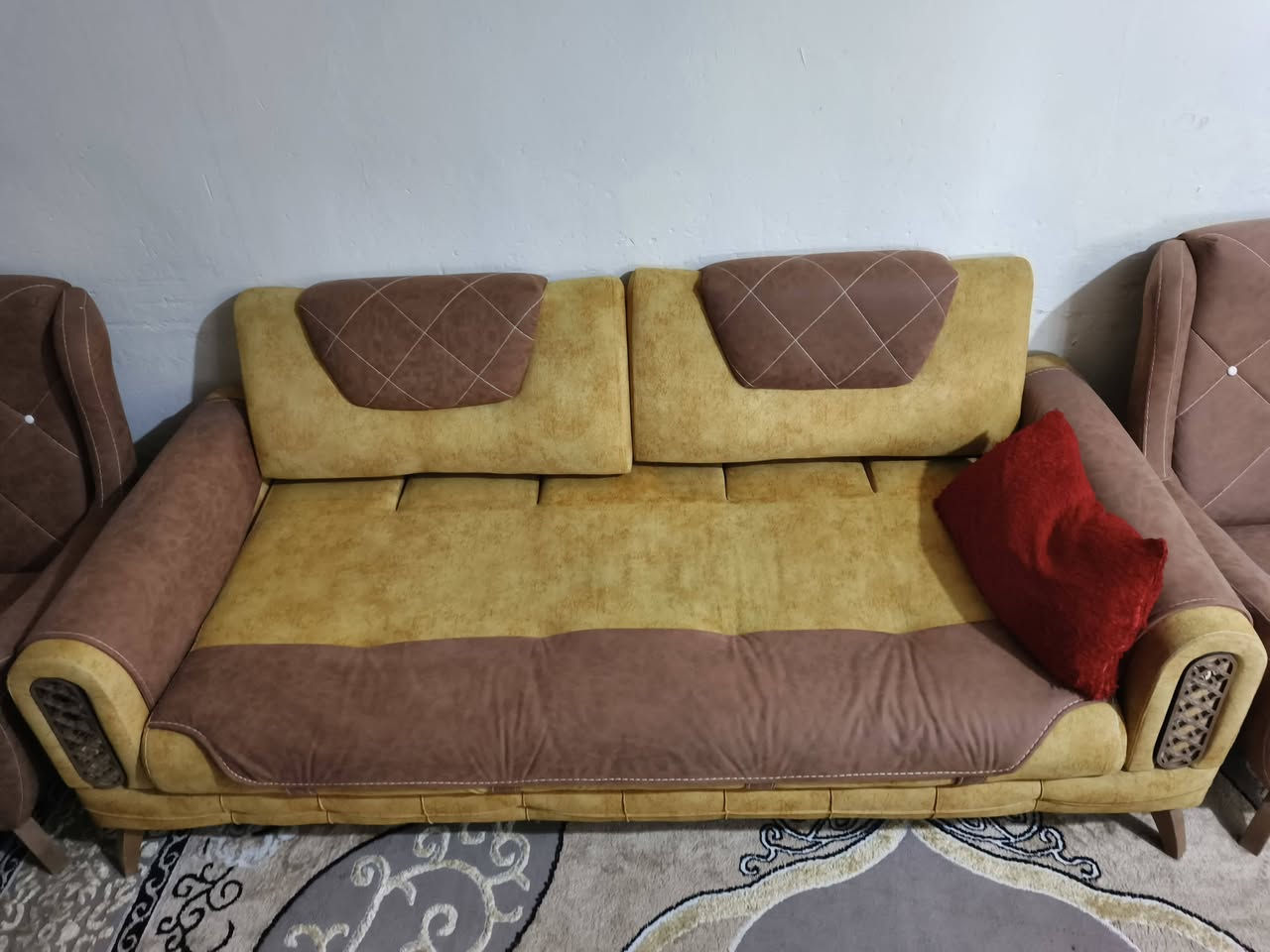 تخم تركي للبيع قنفات رجوة سلايت مع كراسي عدد ٤


**إذا كنت صاحب هذا الإعلان وتريد حذفه لأي سبب، رجاءا أرسل رسالة إلى الدعم الفني**