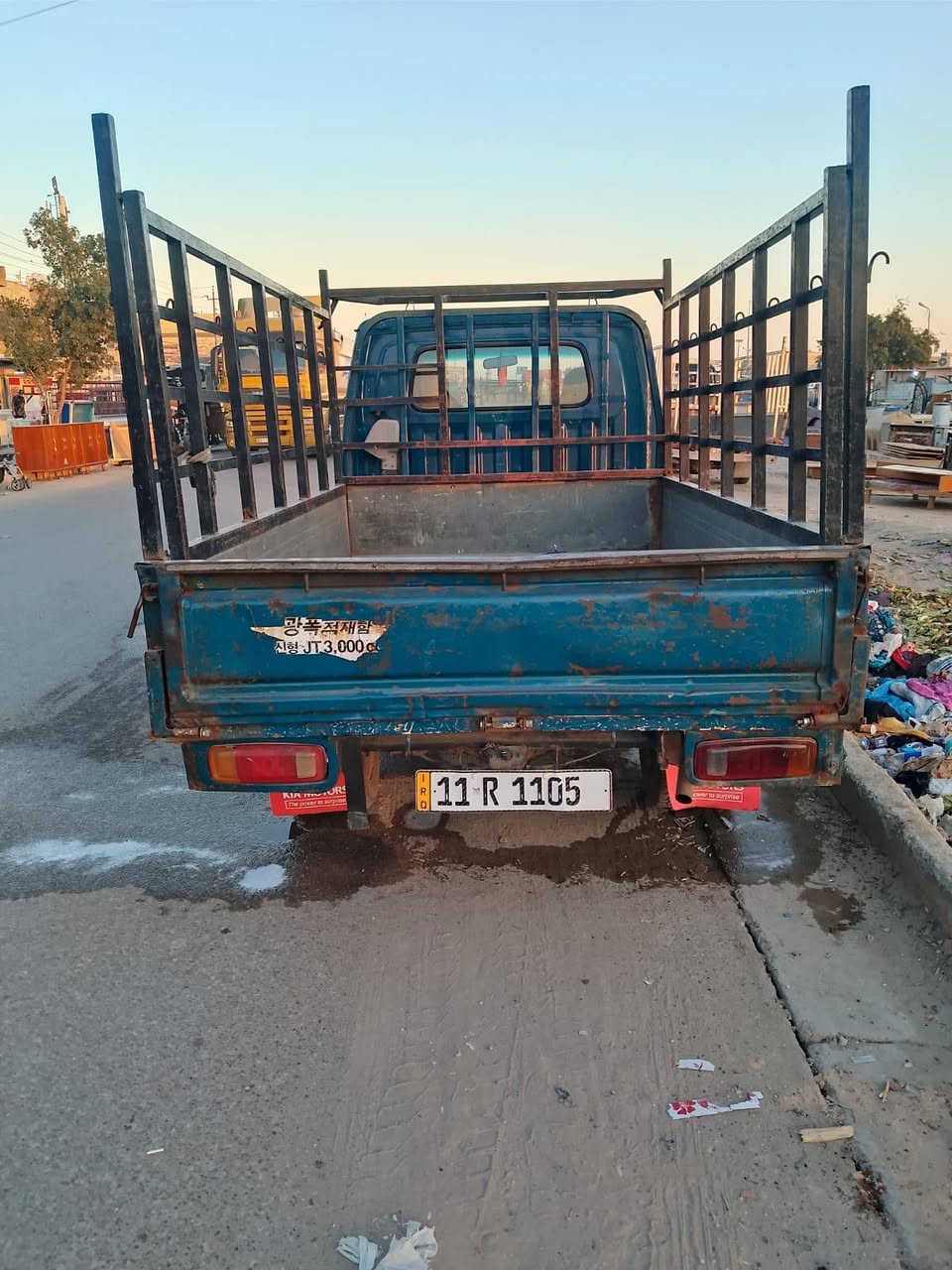 السلام عليكم
كيا فونتيره للبيع 
موديل 1997
مكفوله بدون صبغ ولا ضربه 
مكينه أو كير أو شاصي مكفول 
المكان بغداد العبيدي 
رقم الهاتف ***********
