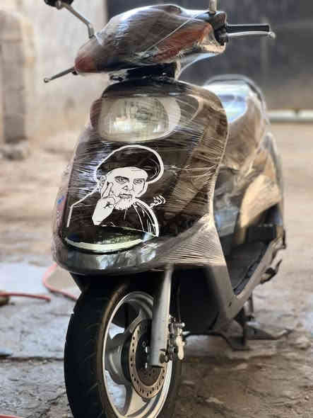 سلام عليكم دراجه سبيسي للبيع نضيفه وكفاله من كلشي عل فحص وكلشي شغال بيها عداد سرعه اشاير هورن بيها زنون تخم تاير جديد مكاني البصره ابو الخصيب رقم بس واتساب *********** سعرها 850 وبيها مجال بسيط
