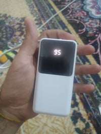 بور بانك • شاشة رقمية • يشحن ٣-٤ مرات