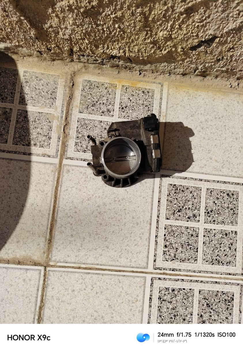 للبيع غارض سوناتا حاويه كلهن ما مستخدمهن راديتر ماء +تبريد+مروحه حاويه السعر 75  ماصدات عوزن جلي بس اصليات حاويه السعر 40قفل دكشن بارد محرك سته سلندر  مع ملحقاته نظيف جدا السعر 35 جويتر شغال وع الفحص السعر 25 الف مكاني بابل ***********
