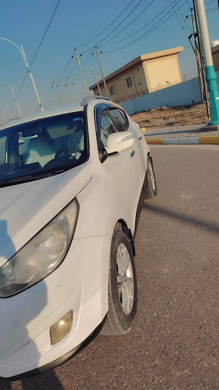 توسان مديل 2014سياره نضيفه رقم دولي بيه بارد ب الباب بدون دواخل سعر130وبيه مجال ***********
