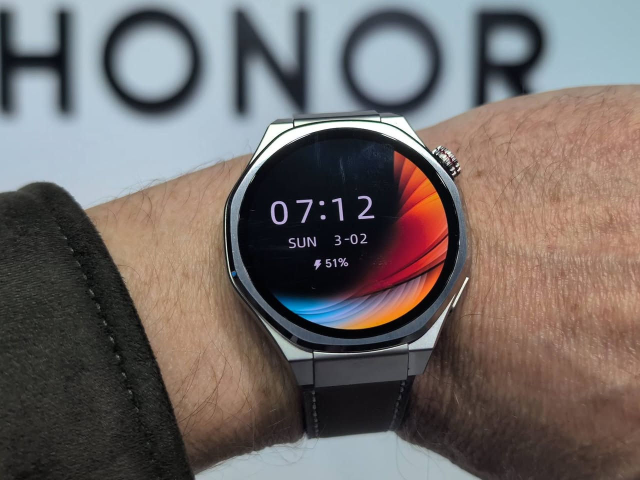 Honor watch 5 ultra
ساعة هونر الجديدة واتش 5 الترا 
الساعة غير مفتوحة الصور فقط للعرض
الساعة تأتي مع ضمان سنة كاملة حماية للساعة
السعر 430الف 
واتساب ***********
