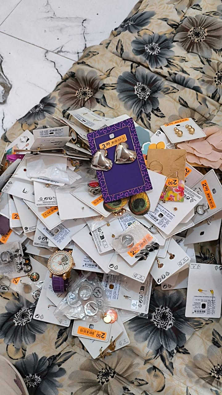 كارتون اكسوارات سعر القطعه خمسميه التريدهن كلهن 170قطعه سعر 35الف ❤️

كلشي بيهن ساعات و كلايد و محابس بس اكثر شي تراجي ❤️


**إذا كنت صاحب هذا الإعلان وتريد حذفه لأي سبب، رجاءا أرسل رسالة إلى الدعم الفني**