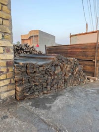 قالب خشب للبيع العدد 14مكعب نضيف جداً روسي تارس  لوح 4 متر 5مكعبات ونص...