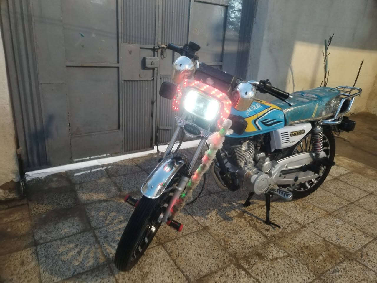 السلام عليكم الماطور أيراني للبيع موديل 24 شكل 25 كله شغال والسعر 650 وبي مجال  ***********
