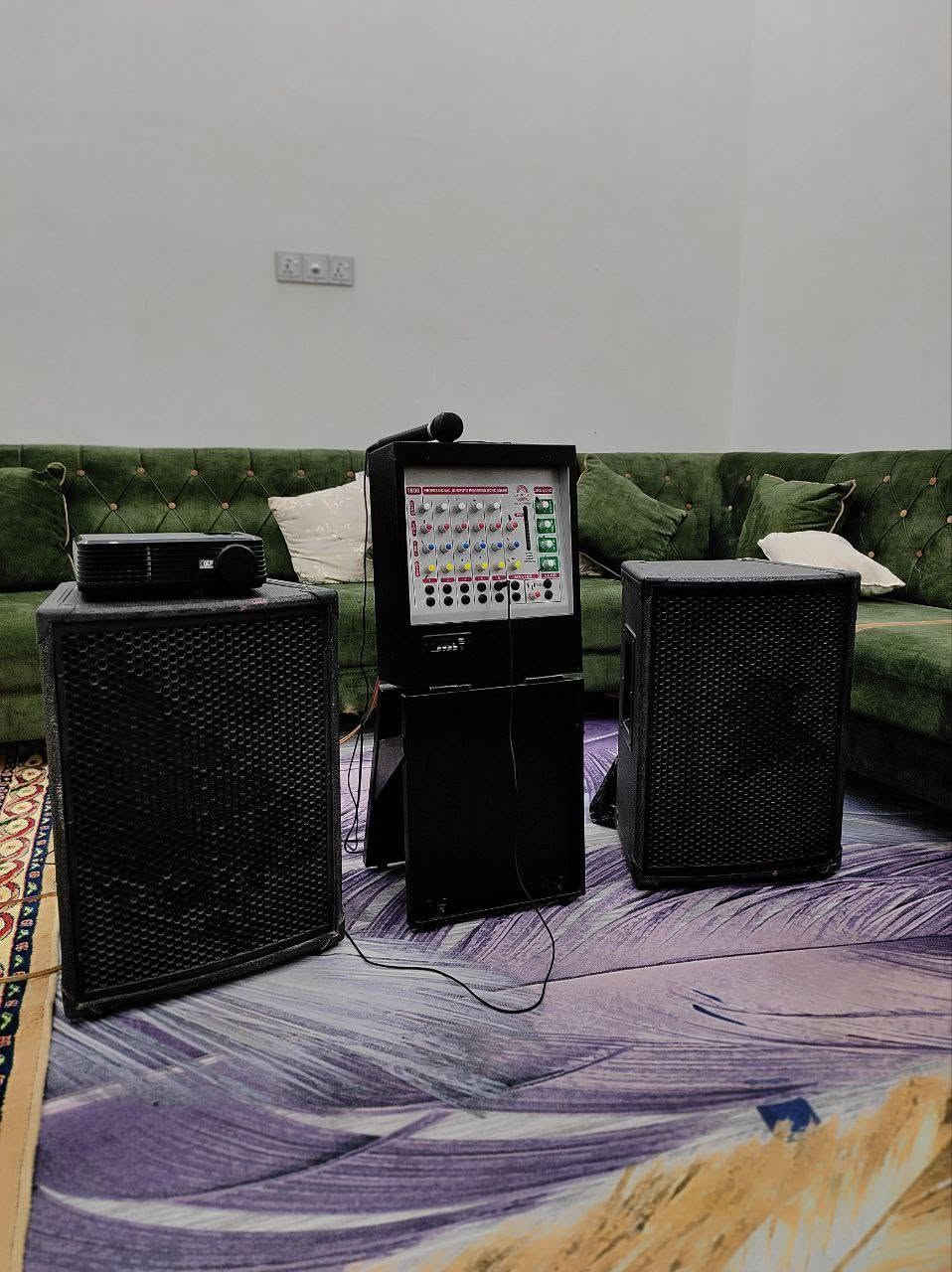 جهاز صوت مع السماعات و داد شوب للبيع الاتصال على رقم ***********
