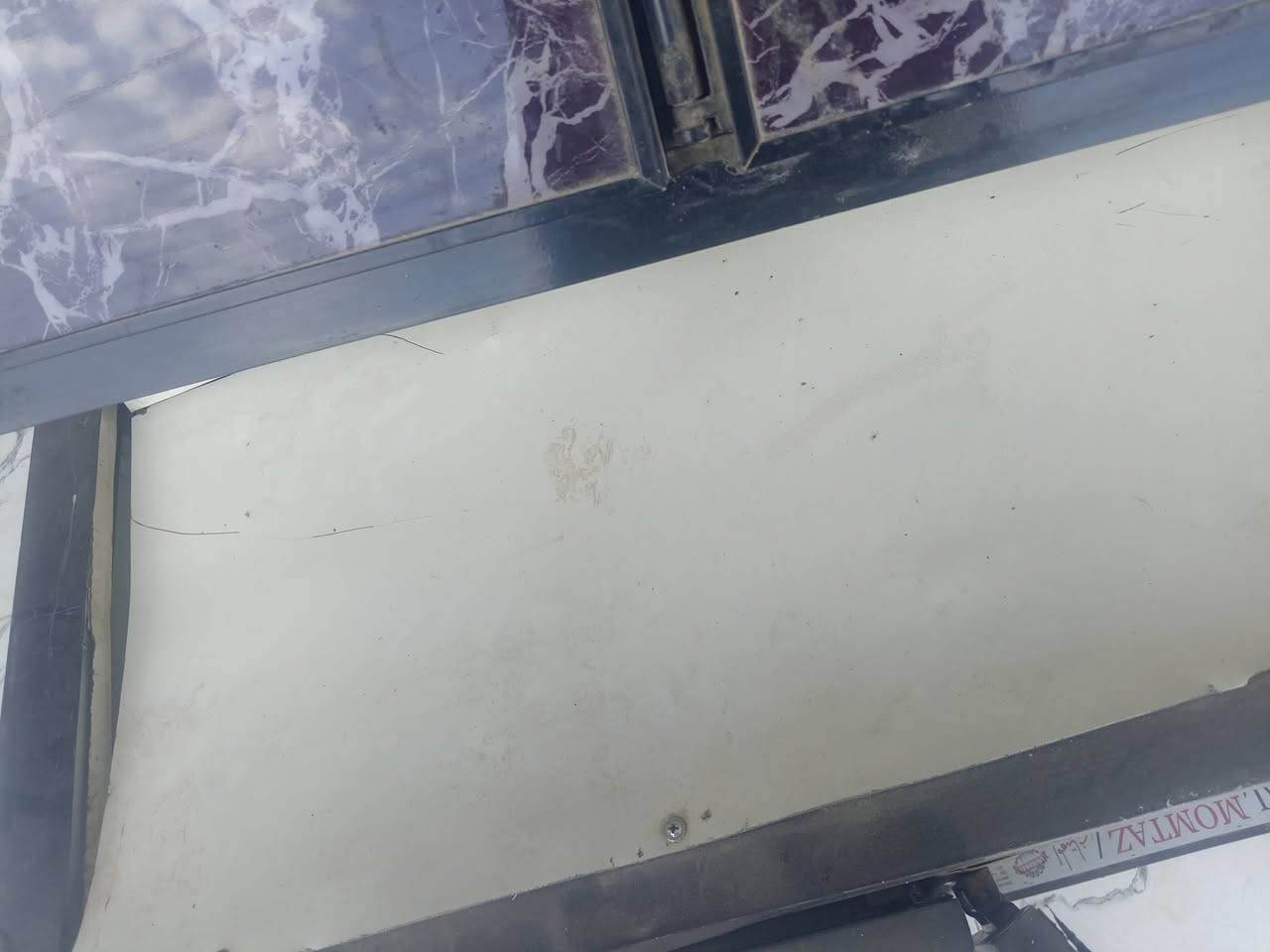 سلام عليكم كاونتر نضيف سعر متاسب ***********
ضرار فقط ضهره نازل
