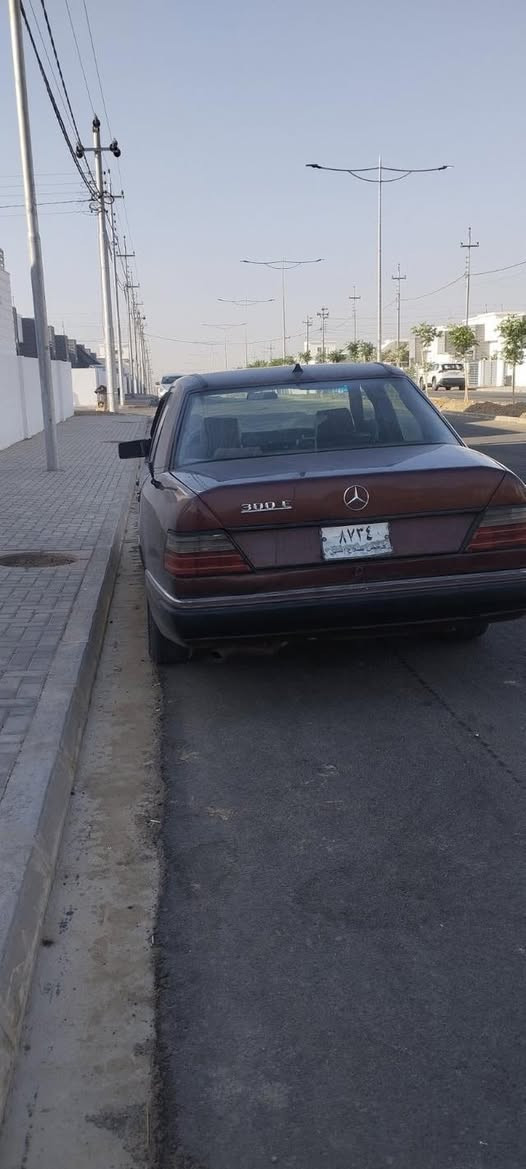 مارسيدس موديل ١٩٨٧
گير ئۆتۆماتیک مکینه ی به ته ی ٣٠٠٠سێ هه زار
به شەرتی بێ عه یبی سەنه وی حاسیبه و اولییات به شەرت
کارەبای گەرم و هه مو گیانی به شەرت
نرخی ٢٧گلا
شوێن که لار ***********واستاب و فايبه ري له سه ره
تكايه گورينه وه قيست و قه رزم نيه
