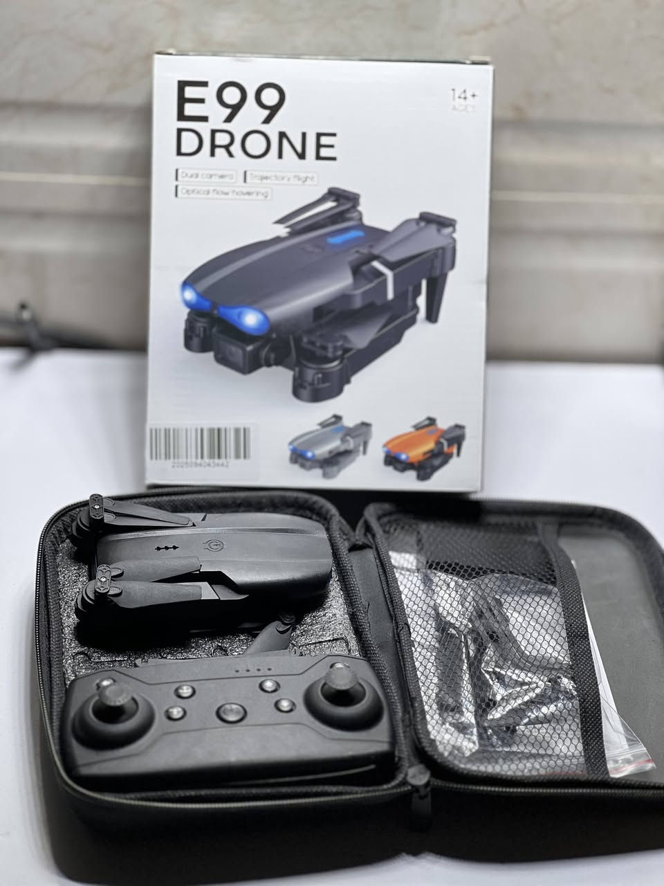 #ادرون طائرة درون E99 K3 Pro - النسخة المطورة
​طائرة درون صغيرة الحجم وقابلة للطي، مثالية للتصوير الهاوي والتعلم على الطيران.
​الكاميرا: مزدوجة (Dual Camera) مع إمكانية تبديل الزوايا.
​الثبات: تدعم خاصية Optical Flow Hovering (التثبيت البصري) لضمان طيران مستقر وسهولة في التحكم.
​التصميم: هيكل خفيف الوزن وقابل للطي لسهولة الحمل في الحقيبة المرفقة.
​Trajectory Flight: رسم مسار للطيران عبر الهاتف.
​360° Flip: القدرة على عمل شقلبات في الهواء بضغطة زر.
​العودة بنقرة واحدة وتحديد السرعات (مناسبة للمبتدئين والمحترفين).
​طائرة الدرون E99.
​جهاز تحكم عن بعد (ريموت كنترول).
​بطارية قابلة للشحن (تأكد من عددها في العلبة).
​مراوح احتياطية وحواجز حماية للمراوح.
​كابل شحن USB وحقيبة تنظيم فاخرة. السعر مع التوصيل30مع التوصيل


**إذا كنت صاحب هذا الإعلان وتريد حذفه لأي سبب، رجاءا أرسل رسالة إلى الدعم الفني**