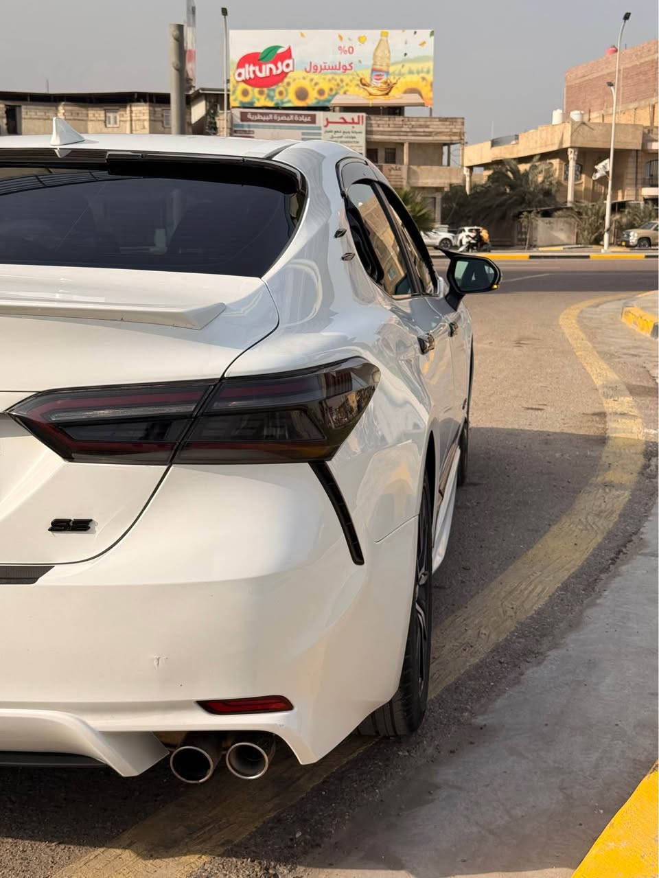 كامري 2022 للبيع او مراوس بسياره رقم شمالي سياره جديده لوك كفاله عامه  تويوتا كامري 2022 للبيع

 الموديل: تويوتا كامري 2022
 المحرك: 2.5 لتر — 4 سلندر
 القير: أوتوماتيك
 الوقود: بنزين
 الممشى: 25,000 كم تقريبًا
 اللون الخارجي: أبيض لؤلؤي
 اللون الداخلي: أسود
 الإضافات / المواصفات:

 شاشة لمس ونظام ملاحة

 كاميرا خلفية + حساسات ركن

 بلوتوث ونظام صوتي ممتاز

 فتحات تهوية خلفية وفتحة سقف

 نظام مراقبة النقطة العمياء

***********

*********** البصرة, العراق
