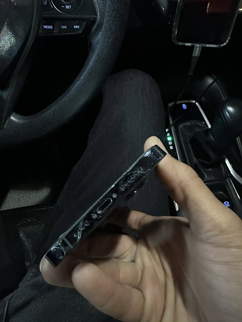 سلام عليكم ايفون ١٢ برو ماكس يشهد الله جهاز جديد مداخل تصليح كله بلادي ذاكره ٢٥٦ بطاريه ٨٠ او بل عافيه ع ياخذه تجي تاخذه من باب لبيت سعر ٤٠٠ /***********
