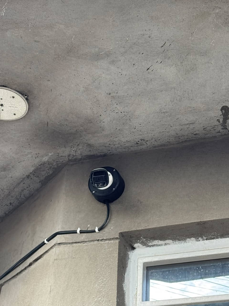 بعض اعمالنا :
تم الانتهاء من تنصيب احدى المنازل  ب 4 كاميرات 

2 ميكا  نضام كوكسل  من شركة #Dahua 
 
#الموقع/ بغداد / الامين الثانيه / شارع بيت غلام 
#دقة في العمل 
#الاتقان في التنفيذ 
للأتصال :***********
