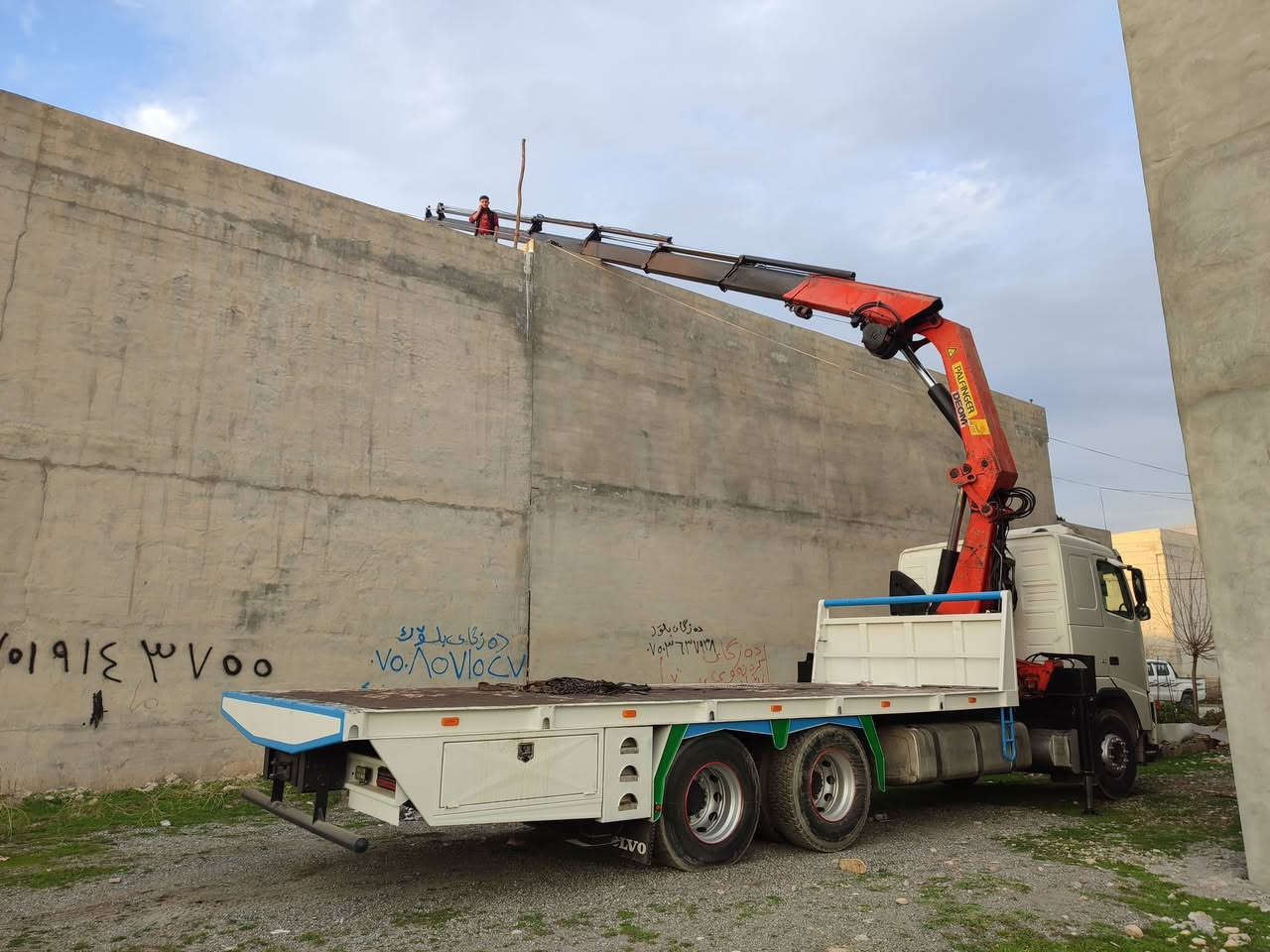 للبیع
ڤۆڵڤۆ مودیل٢٠٠٣کرین١٢ طن ٧سلايت دهن ٢سڵایت یەدوی ریمونت کونتروڵ 
***********
***********
